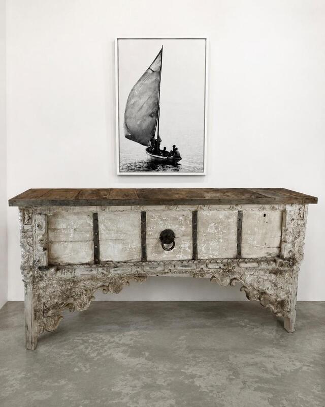 Antique wooden counter from Zanzibar / Ancien comptoir en bois de Zanzibar