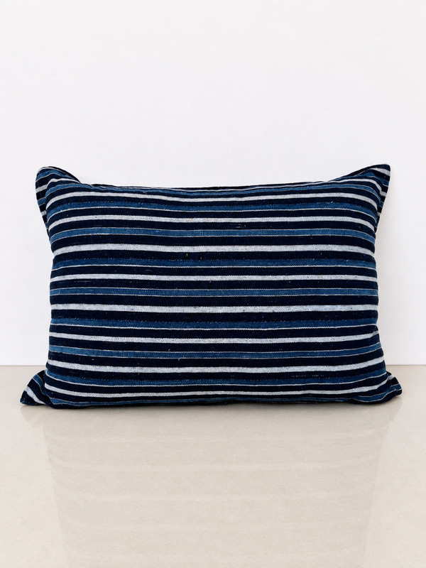 Cushion Indigo Textile From West Africa / Coussin textile Indigo Afrique de l’Ouest 