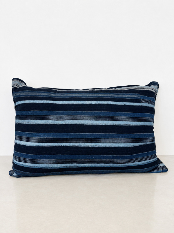 Cushion West African textile indigo / Coussin tissu Indigo Afrique de l’ouest