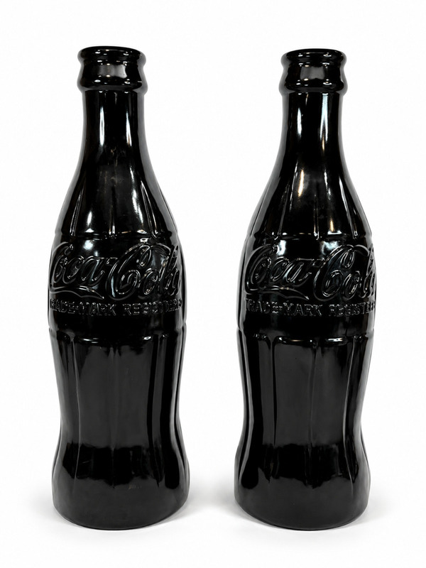 Giant Coca Cola half bottles / paire  Demi-Bouteilles de Coca Cola / résine 