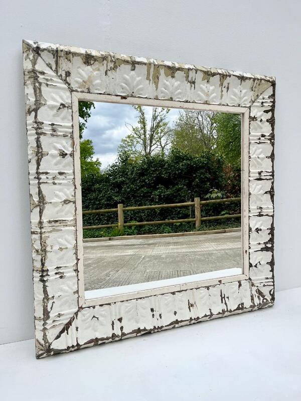 Miroir encadrement plaque Victorienne /  Mirror with an antique pressed ceiling tiles frame
