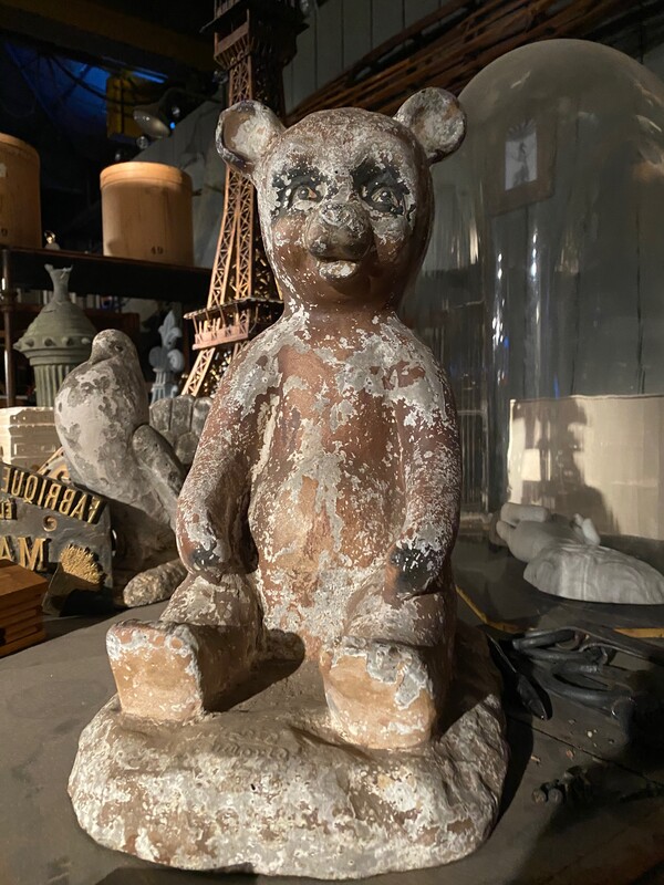 Objet de decoration Home decoration Concrete Bear Ours en baton original patina 