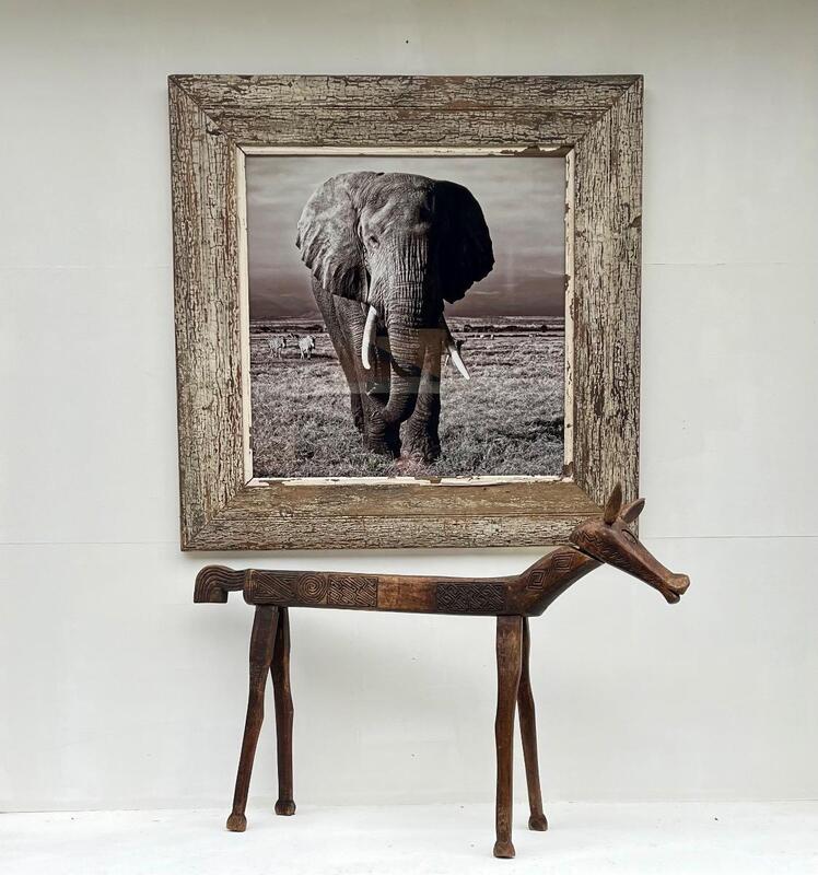 Photo Éléphant cadre bois patine d’origine 100x100 cm